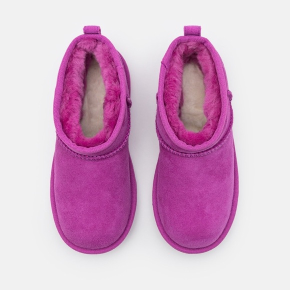 NWT UGG Classic Ultra Mini Boots! - Picture 6 of 15